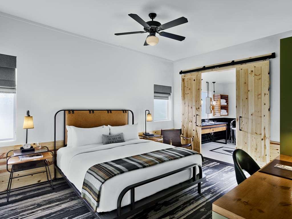 Cavalry Court, By Valencia Hotel Collection College Station Zimmer foto